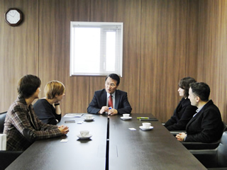 Moscow Polytechnic Museum leading team visited Koichi Kitazawa, president of Tokyo City University.（November 11, 2013）