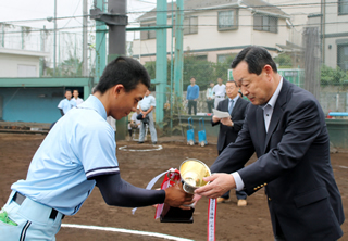 東京都市大学付属高等学校・東京都市大学等々力高等学校による「2014年度 硬式野球部対抗戦」が開催されました