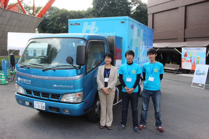 東京都市大学が開発した「水素ハイブリッドトラック」が東京タワーのイベントに出展しました